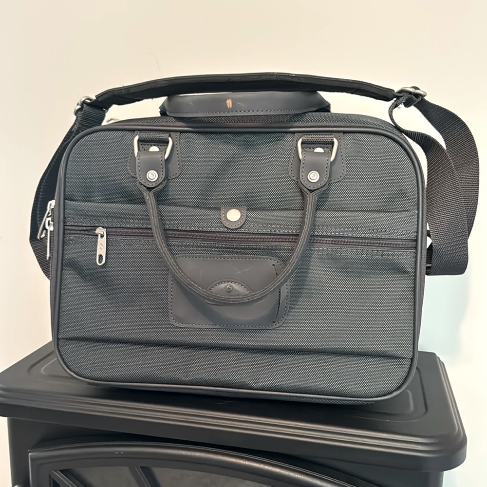 Samsonite 17" Overnight Briefcase Suitcase Carry-On Black Nylon